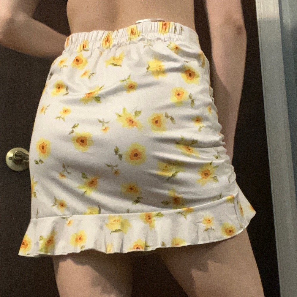Floral Mini Skirt with Ruched Detail - Picture 3 of 3
